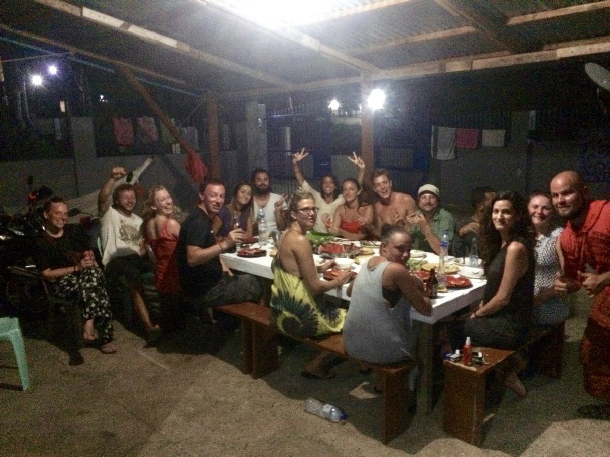 Fat Monkey Hostel Coron Kültér fotó