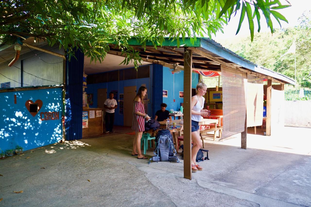 Fat Monkey Hostel Coron Kültér fotó