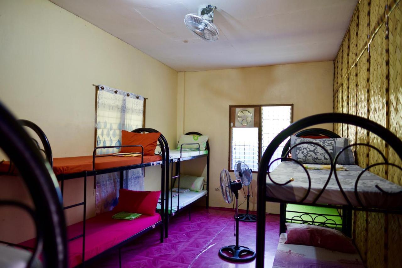 Fat Monkey Hostel Coron Kültér fotó
