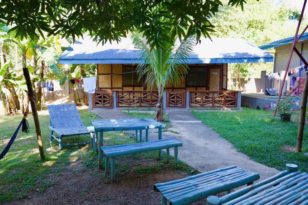 Fat Monkey Hostel Coron Kültér fotó