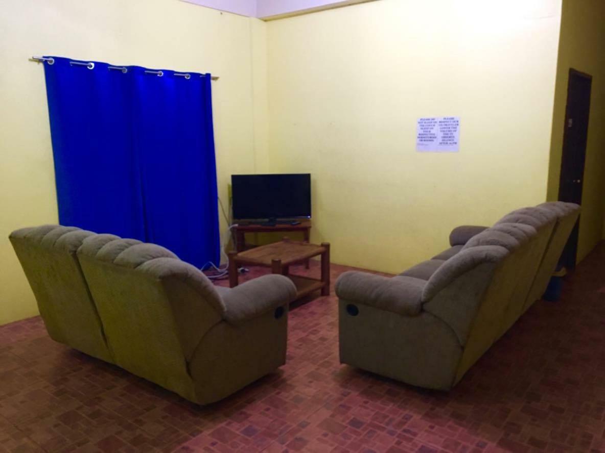 Fat Monkey Hostel Coron Kültér fotó